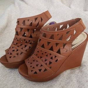 Madden Girl Wedges